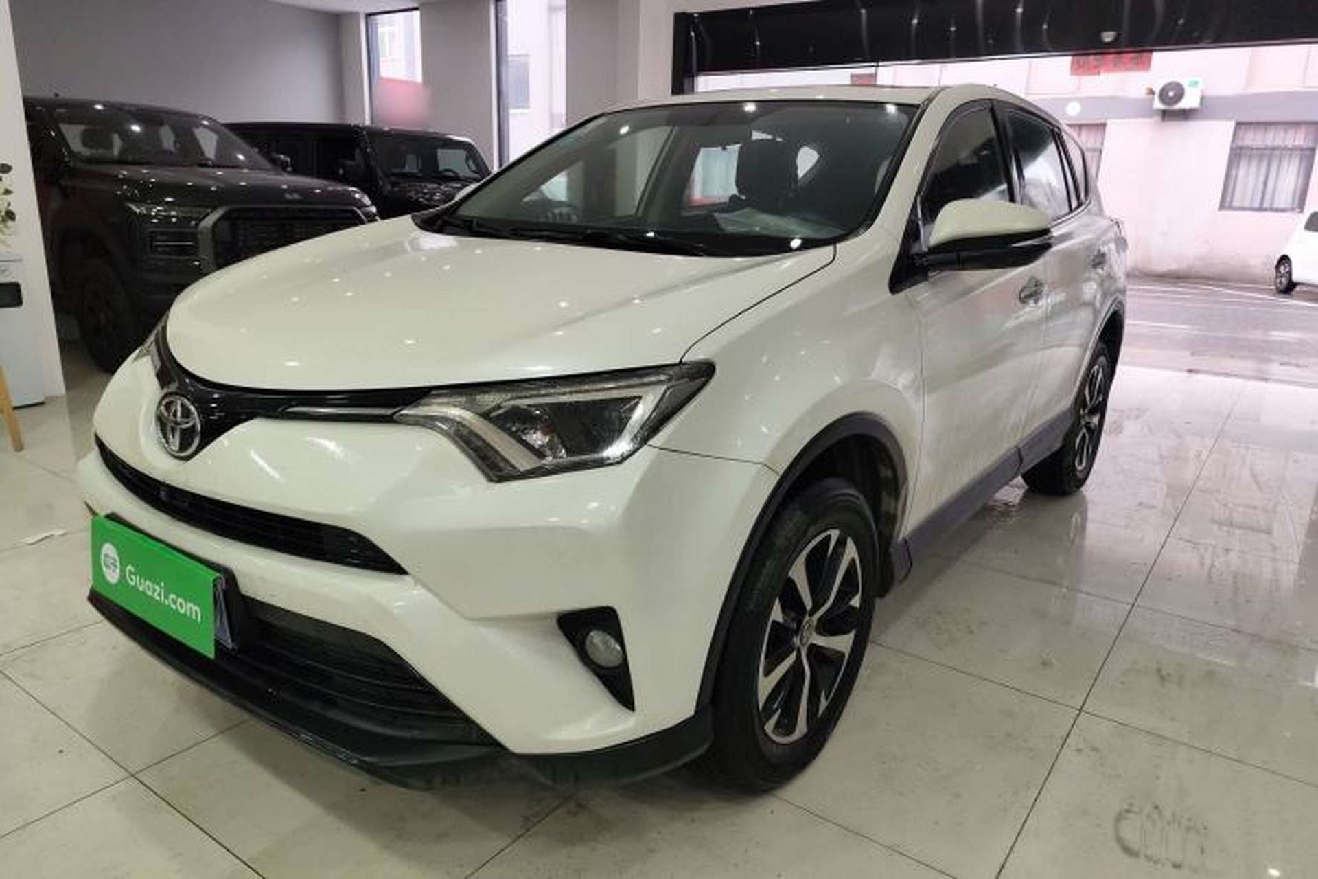Used Toyota RAV4 2018 2.0L CVT Two-Wheel Drive Fashion X Edition Front Left 45 Deg