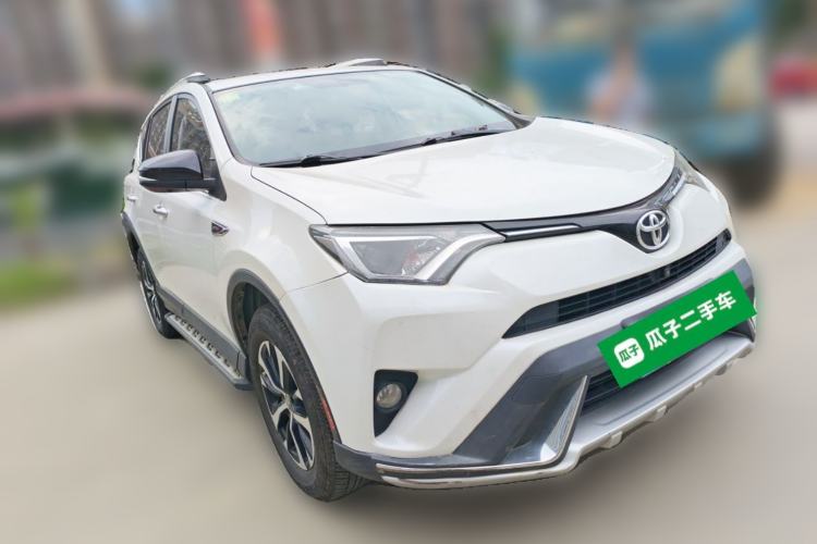 Used Toyota RAV4 2018 2.0L CVT Two-Wheel Drive Fashion X Edition Front Right 45 Deg