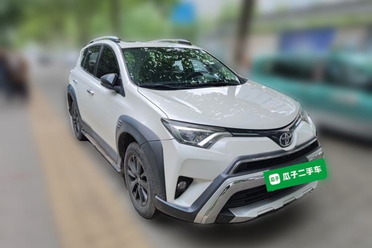 Used Toyota RAV4 2018 2.0L CVT Two-Wheel Drive Fashion X Edition Front Right 45 Deg