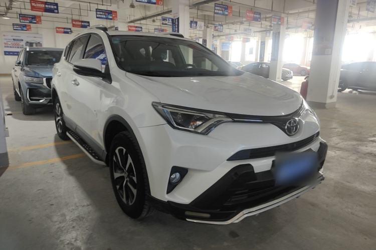 Used Toyota RAV4 2018 2.0L CVT Two-Wheel Drive Fashion X Edition Front Right 45 Deg