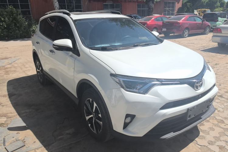 Used Toyota RAV4 2018 2.0L CVT Two-Wheel Drive Fashion X Edition Front Right 45 Deg