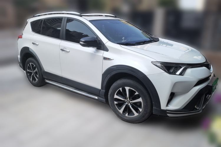 Used Toyota RAV4 2018 2.0L CVT Two-Wheel Drive Fashion X Edition Front Right 45 Deg
