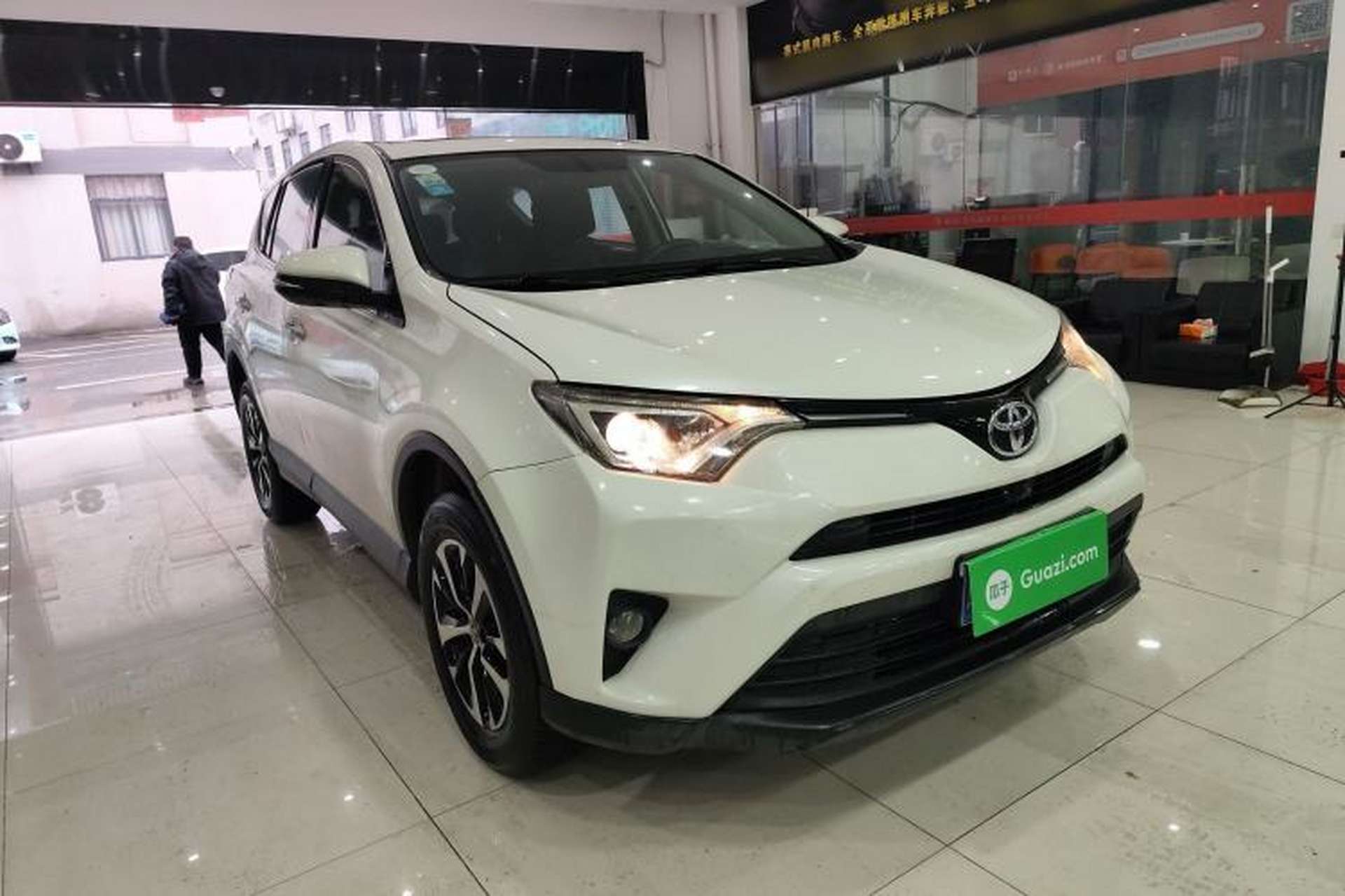 Used Toyota RAV4 2018 2.0L CVT Two-Wheel Drive Fashion X Edition Front Right 45 Deg