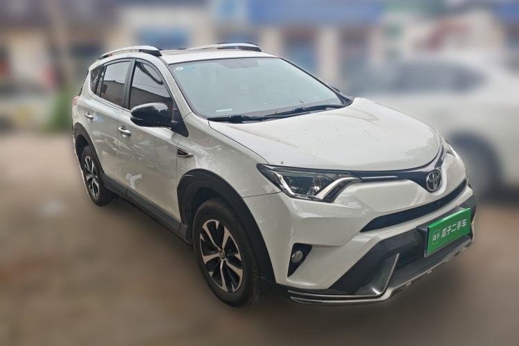 Used Toyota RAV4 2018 2.0L CVT Two-Wheel Drive Fashion X Edition Front Right 45 Deg