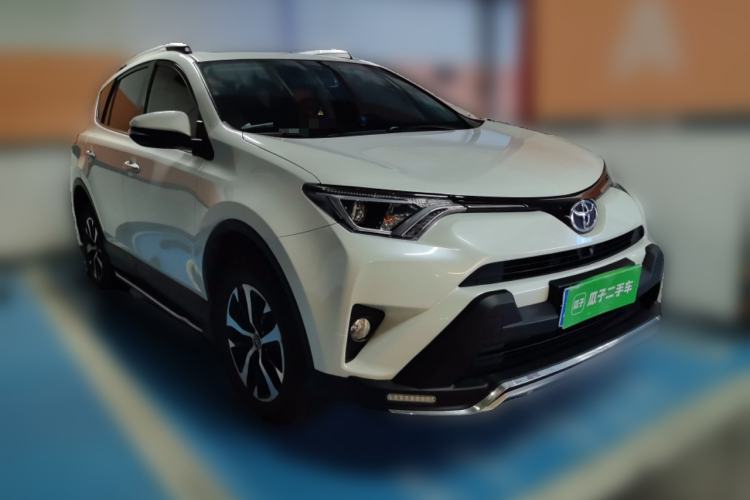 Used Toyota RAV4 2018 2.0L CVT Two-Wheel Drive Fashion X Edition Front Right 45 Deg