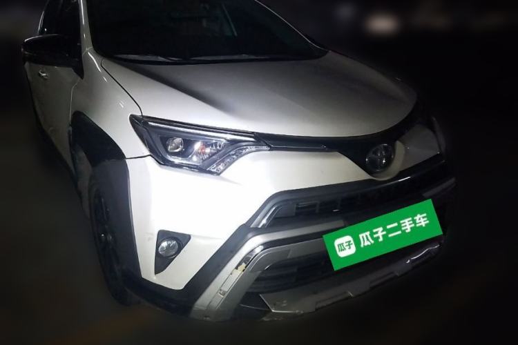 Used Toyota RAV4 2018 2.0L CVT Two-Wheel Drive Fashion X Edition Front Right 45 Deg