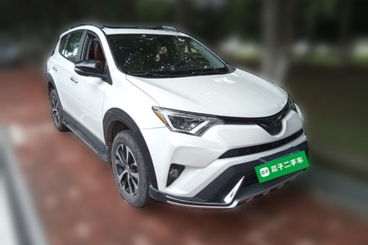 Used Toyota RAV4 2018 2.0L CVT Two-Wheel Drive Fashion X Edition Front Right 45 Deg