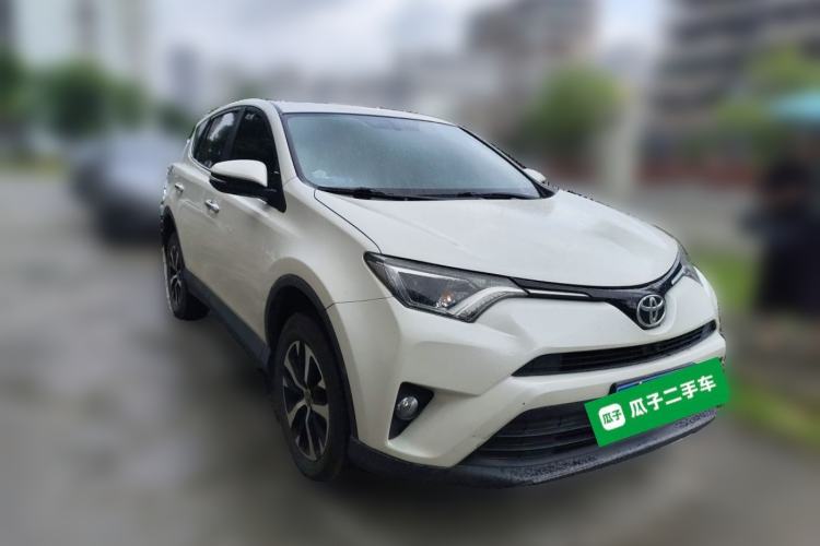 Used Toyota RAV4 2018 2.0L CVT Two-Wheel Drive Fashion X Edition Front Right 45 Deg
