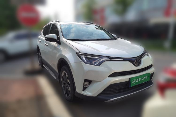 Used Toyota RAV4 2018 2.5L Automatic 4x4 Elite i Edition Front Right 45 Deg