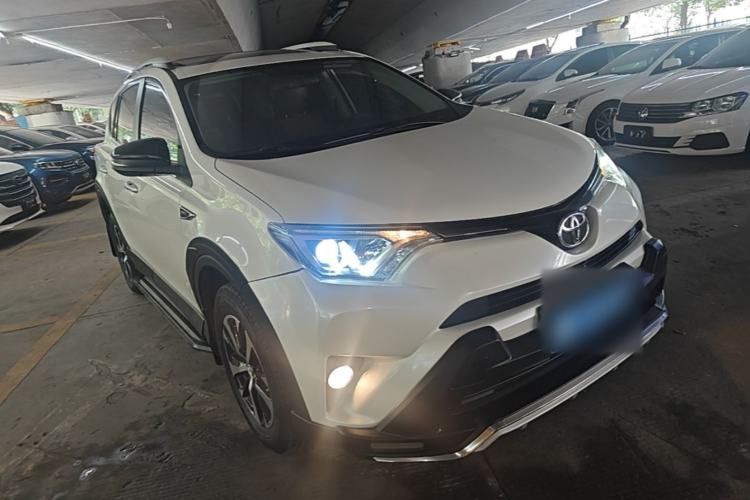 Used Toyota RAV4 2018 2.0L CVT Two-Wheel Drive Fashion X Edition Front Right 45 Deg