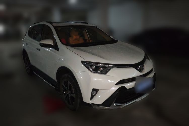 Used Toyota RAV4 2018 2.0L CVT Two-Wheel Drive Fashion X Edition Front Right 45 Deg