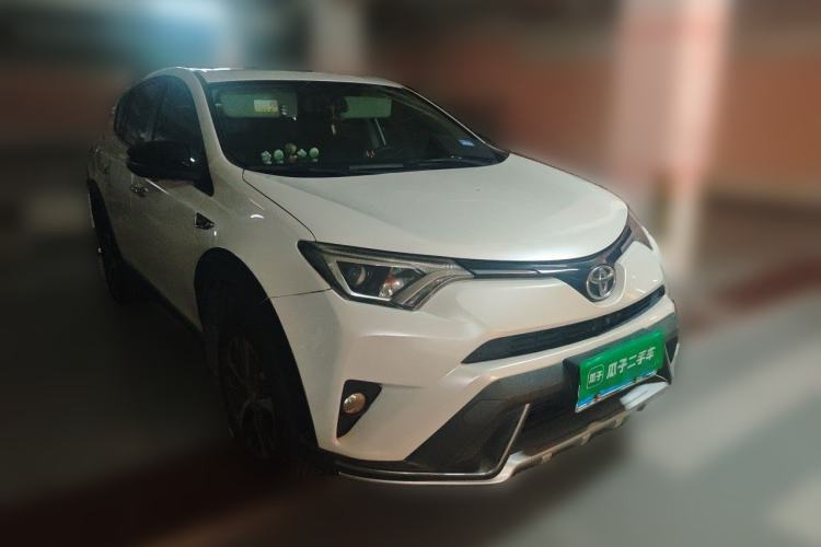 Used Toyota RAV4 2018 2.0L CVT Two-Wheel Drive Fashion X Edition Front Right 45 Deg