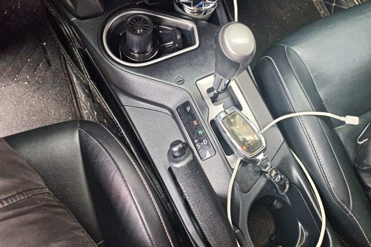 Used Toyota RAV4 2018 2.5L Automatic 4x4 Elite i Edition Gear Lever