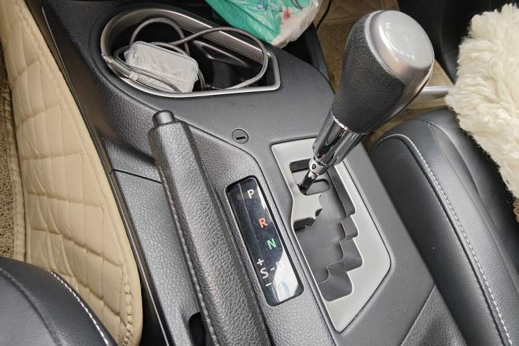 Used Toyota RAV4 2018 2.5L Automatic 4x4 Elite i Edition Gear Lever