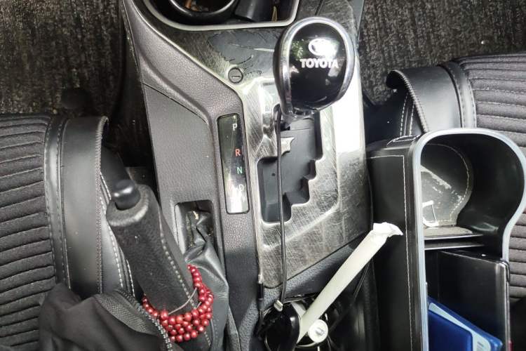 Used Toyota RAV4 2018 2.0L CVT Two-Wheel Drive Fashion X Edition Gear Lever