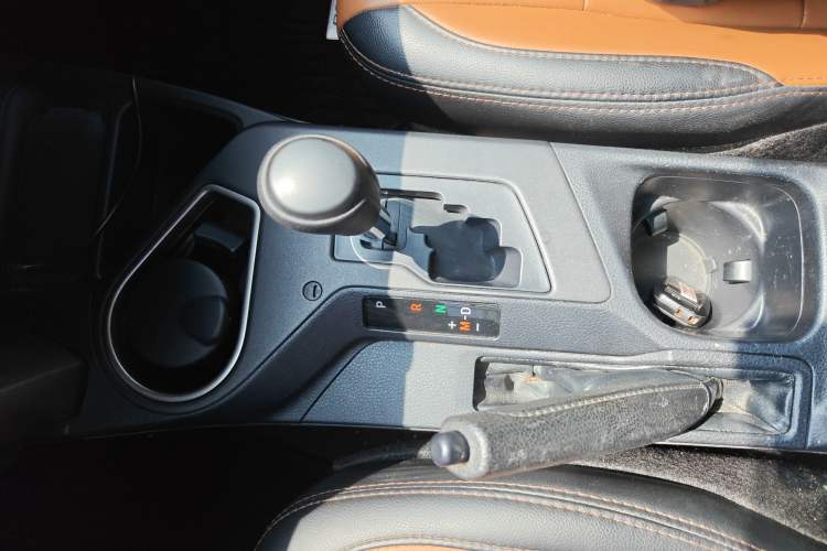 Used Toyota RAV4 2018 2.0L CVT Two-Wheel Drive Fashion X Edition Gear Lever