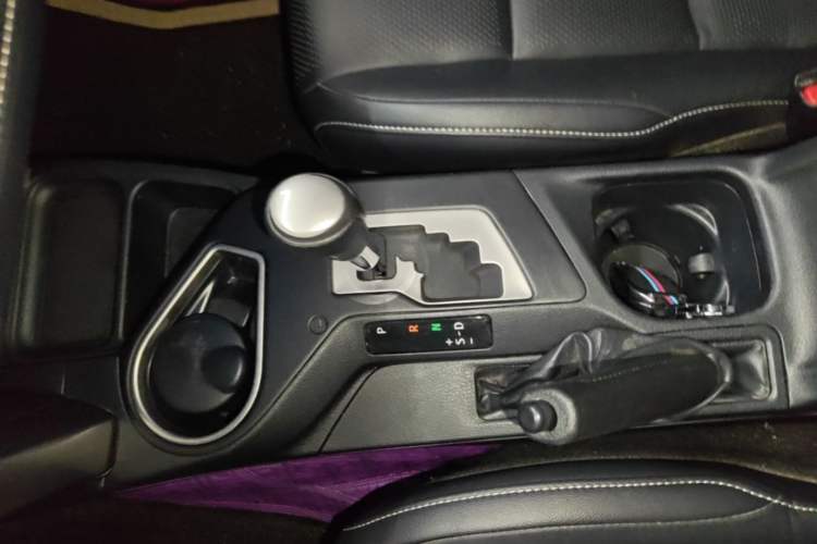 Used Toyota RAV4 2018 2.5L Automatic 4x4 Elite i Edition Gear Lever