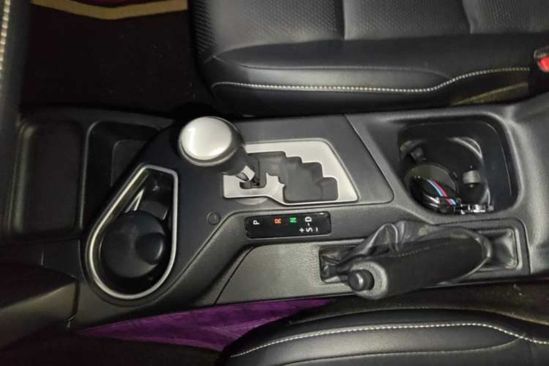 Used Toyota RAV4 2018 2.5L Automatic 4x4 Elite i Edition Gear Lever