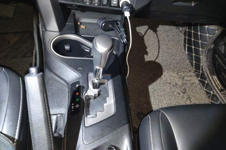 Used Toyota RAV4 2018 2.5L Automatic 4x4 Elite i Edition Gear Lever