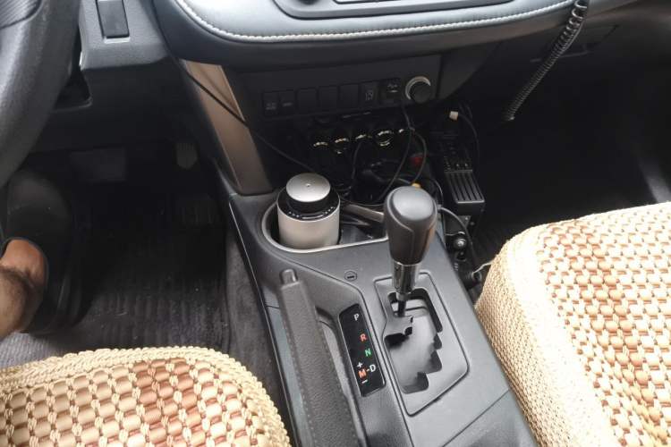 Used Toyota RAV4 2018 2.0L CVT Two-Wheel Drive Fashion X Edition Gear Lever