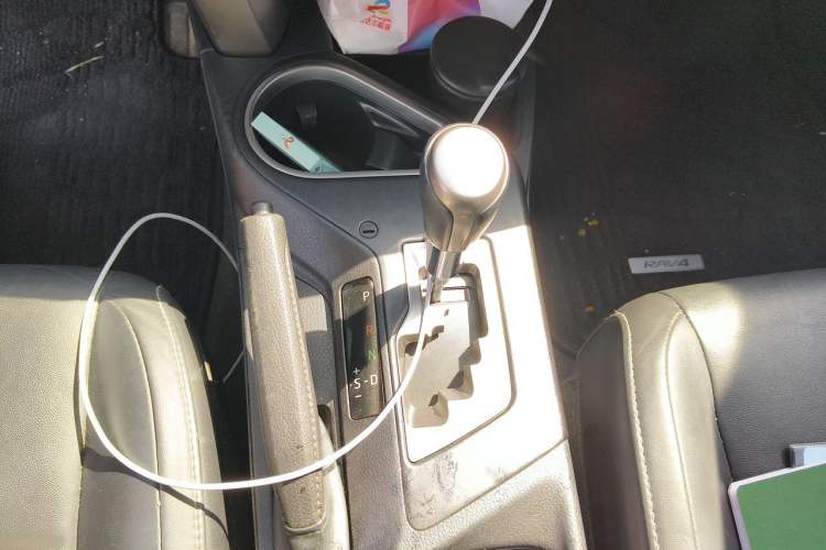 Used Toyota RAV4 2018 2.5L Automatic 4x4 Elite i Edition Gear Lever