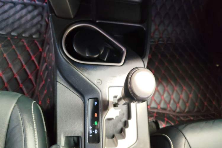Used Toyota RAV4 2018 2.5L Automatic 4x4 Elite i Edition Gear Lever