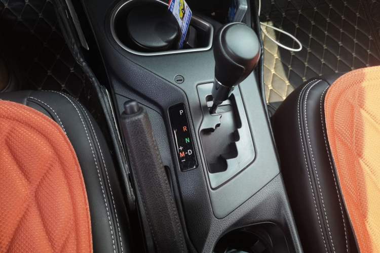 Used Toyota RAV4 2018 2.0L CVT Two-Wheel Drive Fashion X Edition Gear Lever