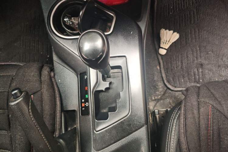 Used Toyota RAV4 2018 2.0L CVT Two-Wheel Drive Fashion X Edition Gear Lever