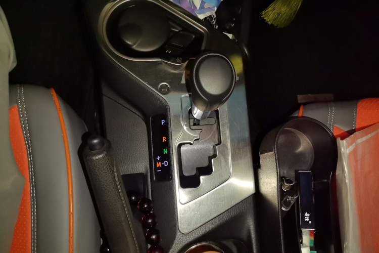 Used Toyota RAV4 2018 2.0L CVT Two-Wheel Drive Fashion X Edition Gear Lever