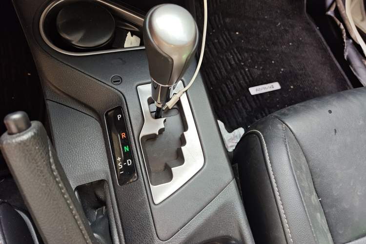 Used Toyota RAV4 2018 2.5L Automatic 4x4 Elite i Edition Gear Lever