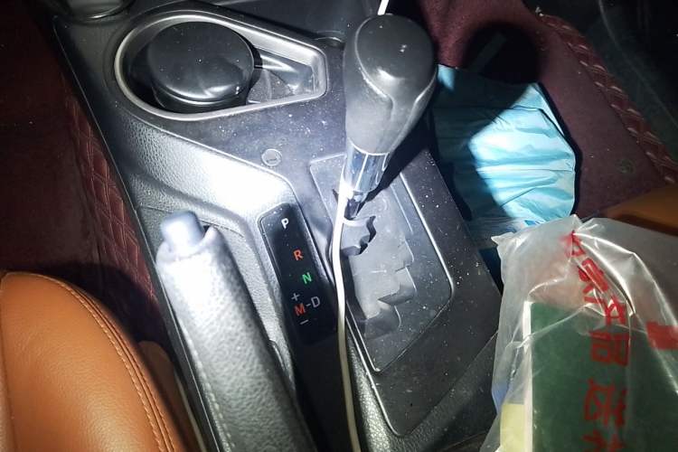 Used Toyota RAV4 2018 2.0L CVT Two-Wheel Drive Fashion X Edition Gear Lever
