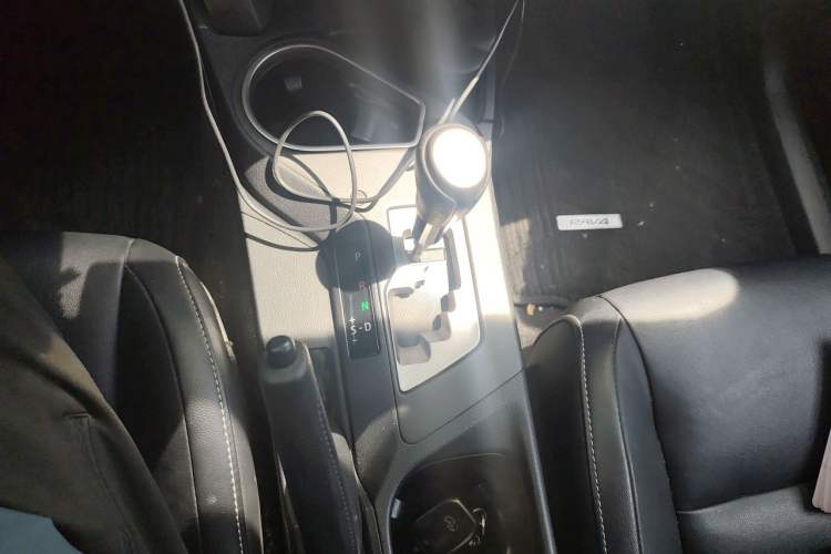 Used Toyota RAV4 2018 2.5L Automatic 4x4 Elite i Edition Gear Lever