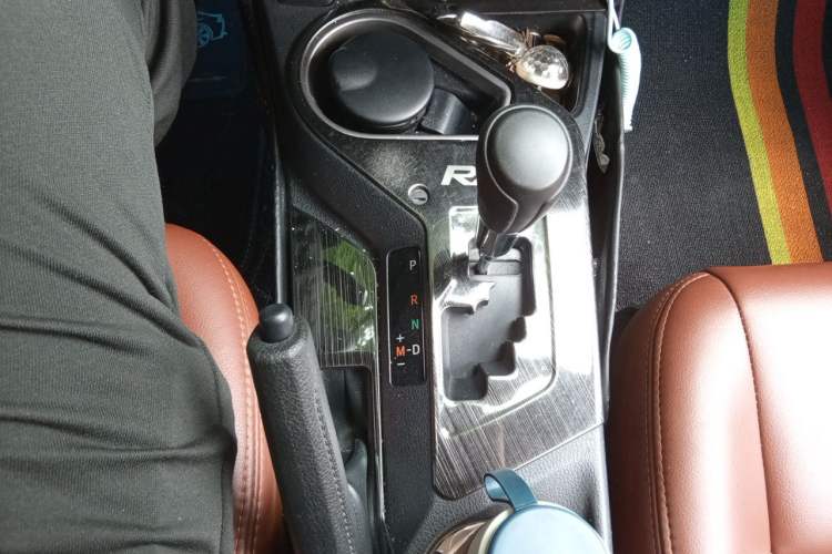 Used Toyota RAV4 2018 2.0L CVT Two-Wheel Drive Fashion X Edition Gear Lever