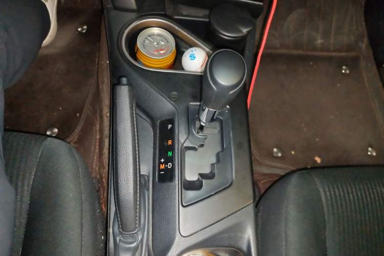 Used Toyota RAV4 2018 2.0L CVT Two-Wheel Drive Fashion X Edition Gear Lever