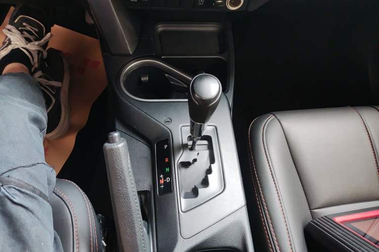Used Toyota RAV4 2018 2.0L CVT Two-Wheel Drive Fashion X Edition Gear Lever