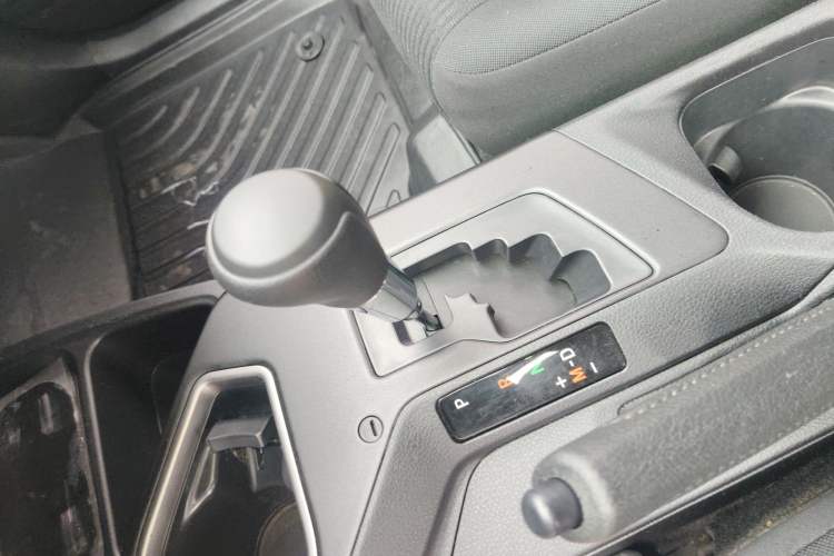 Used Toyota RAV4 2018 2.0L CVT Two-Wheel Drive Fashion X Edition Gear Lever