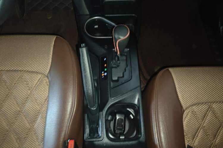 Used Toyota RAV4 2018 2.0L CVT Two-Wheel Drive Fashion X Edition Gear Lever