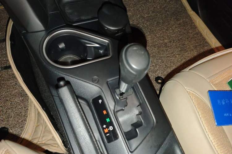 Used Toyota RAV4 2018 2.0L CVT Two-Wheel Drive Fashion X Edition Gear Lever