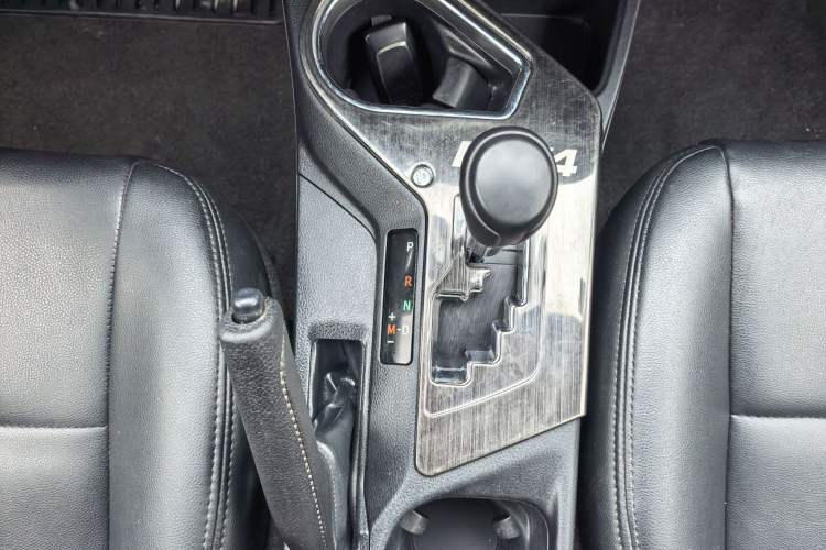 Used Toyota RAV4 2018 2.0L CVT Two-Wheel Drive Fashion X Edition Gear Lever