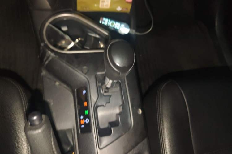 Used Toyota RAV4 2018 2.0L CVT Two-Wheel Drive Fashion X Edition Gear Lever