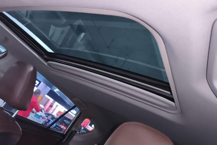 Used Toyota RAV4 2018 2.0L CVT Two-Wheel Drive Fashion X Edition Headliner