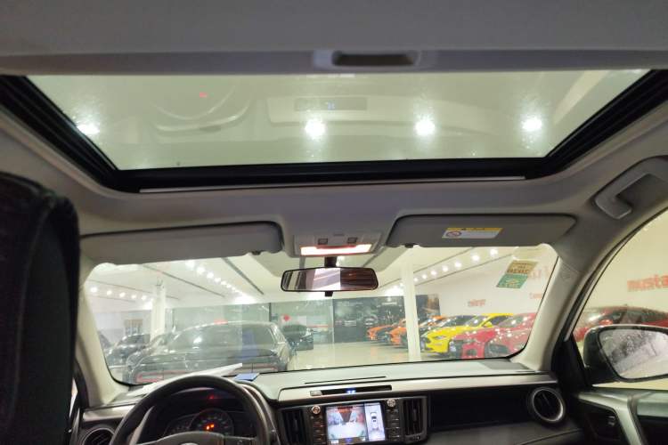 Used Toyota RAV4 2018 2.0L CVT Two-Wheel Drive Fashion X Edition Headliner