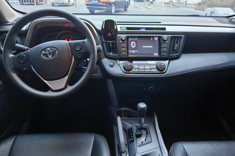 Used Toyota RAV4 2018 2.0L CVT Two-Wheel Drive Fashion X Edition Interior 1