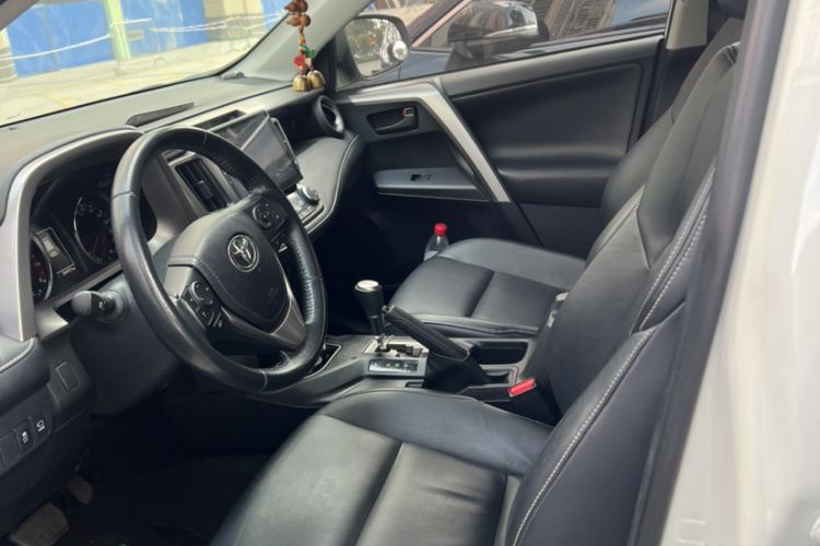 Used Toyota RAV4 2018 2.5L Automatic 4x4 Elite i Edition Interior 1