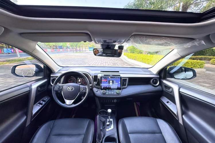 Used Toyota RAV4 2018 2.5L Automatic 4x4 Elite i Edition Interior 1