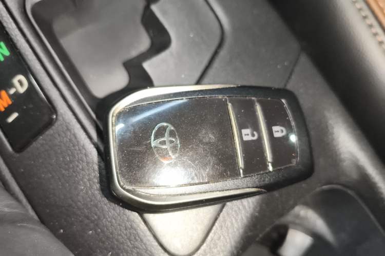 Used Toyota RAV4 2018 2.0L CVT Two-Wheel Drive Fashion X Edition Interior 1