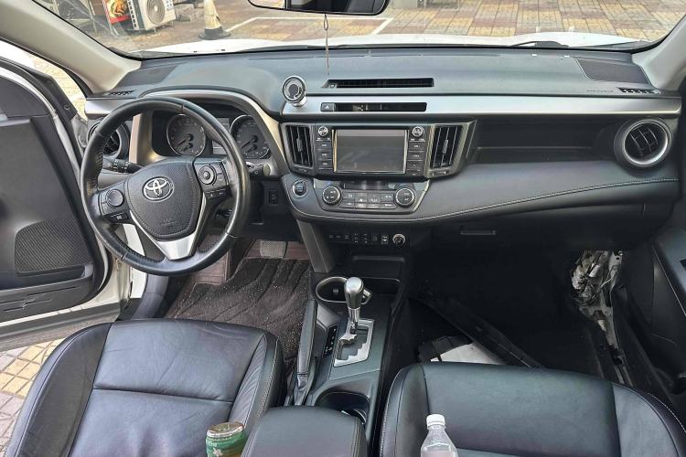 Used Toyota RAV4 2018 2.5L Automatic 4x4 Elite i Edition Interior 1