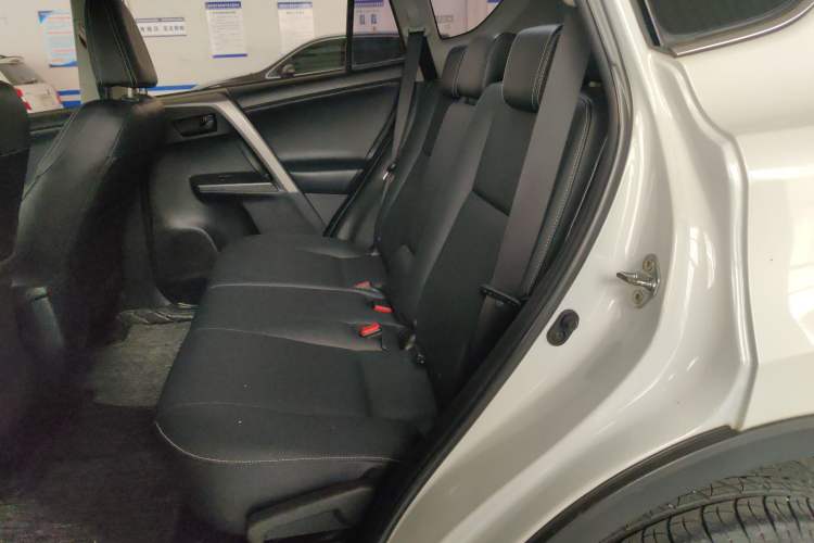 Used Toyota RAV4 2018 2.5L Automatic 4x4 Elite i Edition Interior 1
