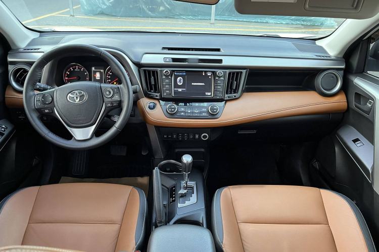 Used Toyota RAV4 2018 2.5L Automatic 4x4 Elite i Edition Interior 1