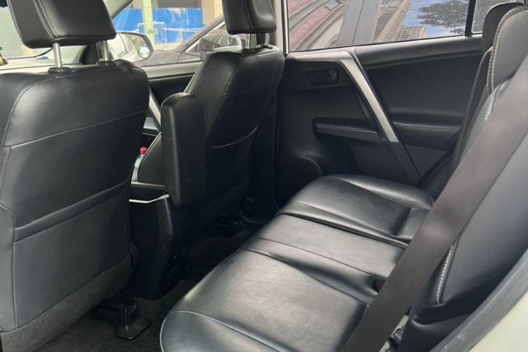 Used Toyota RAV4 2018 2.5L Automatic 4x4 Elite i Edition Interior 2